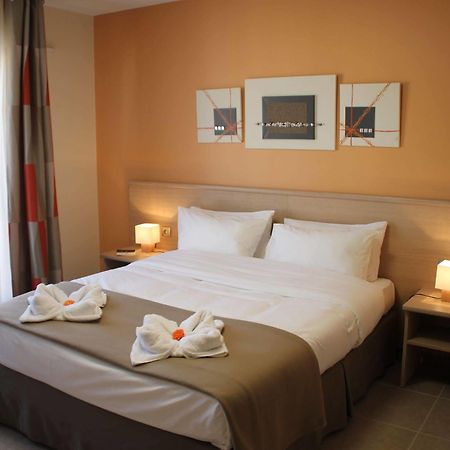 The Originals Boutique, Hotel L'Occitan, Aubagne La Destrousse Exterior photo