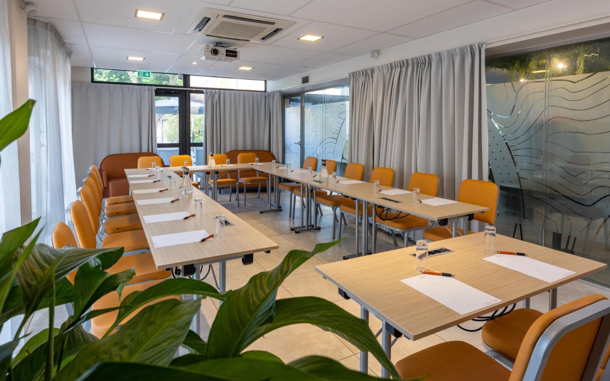 The Originals Boutique, Hotel L'Occitan, Aubagne La Destrousse Exterior photo