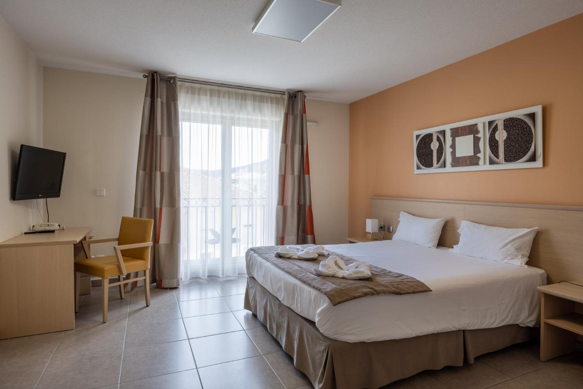 The Originals Boutique, Hotel L'Occitan, Aubagne La Destrousse Exterior photo