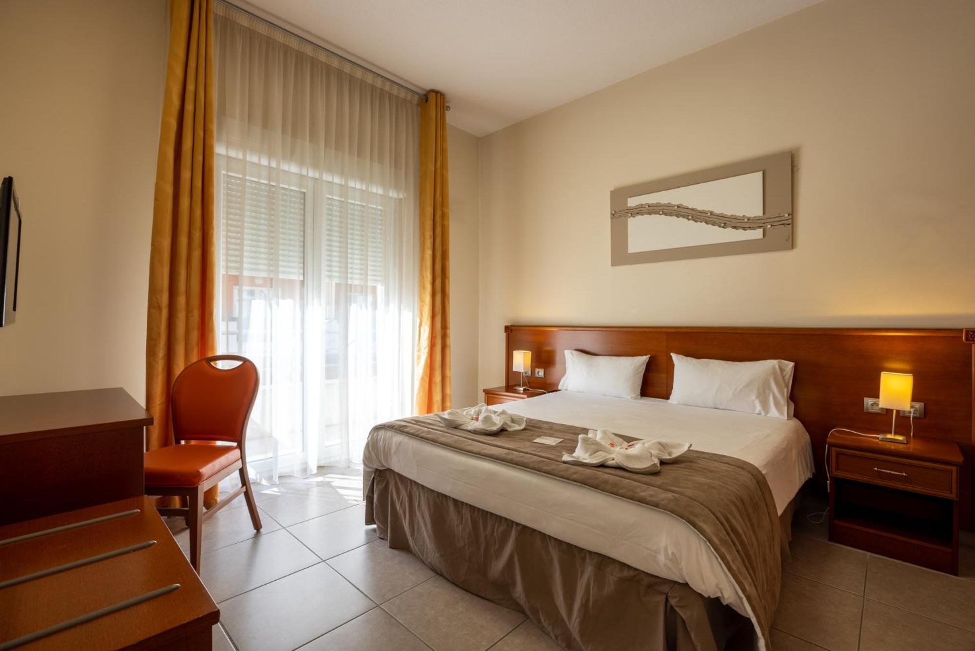The Originals Boutique, Hotel L'Occitan, Aubagne La Destrousse Exterior photo