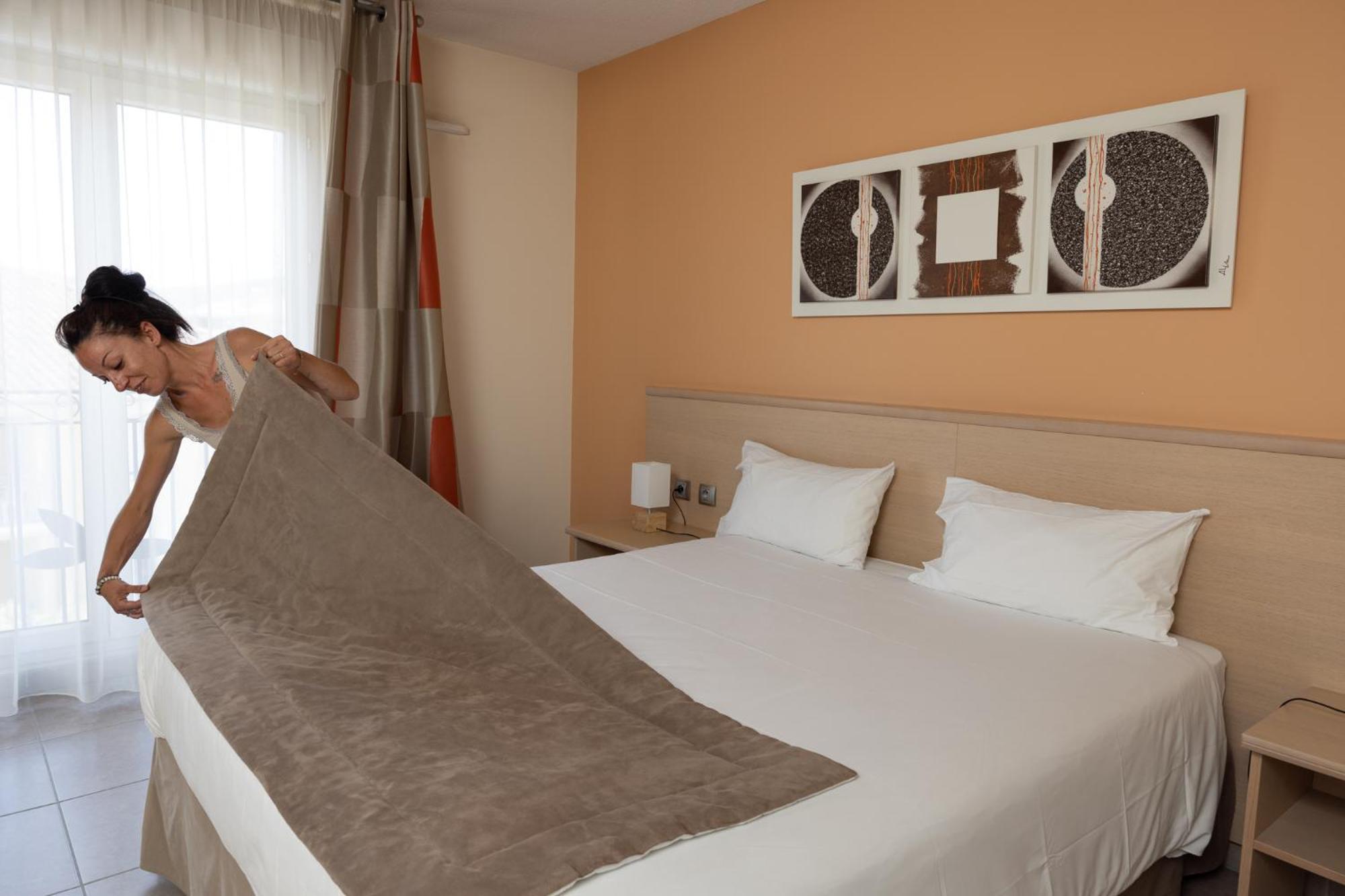 The Originals Boutique, Hotel L'Occitan, Aubagne La Destrousse Exterior photo