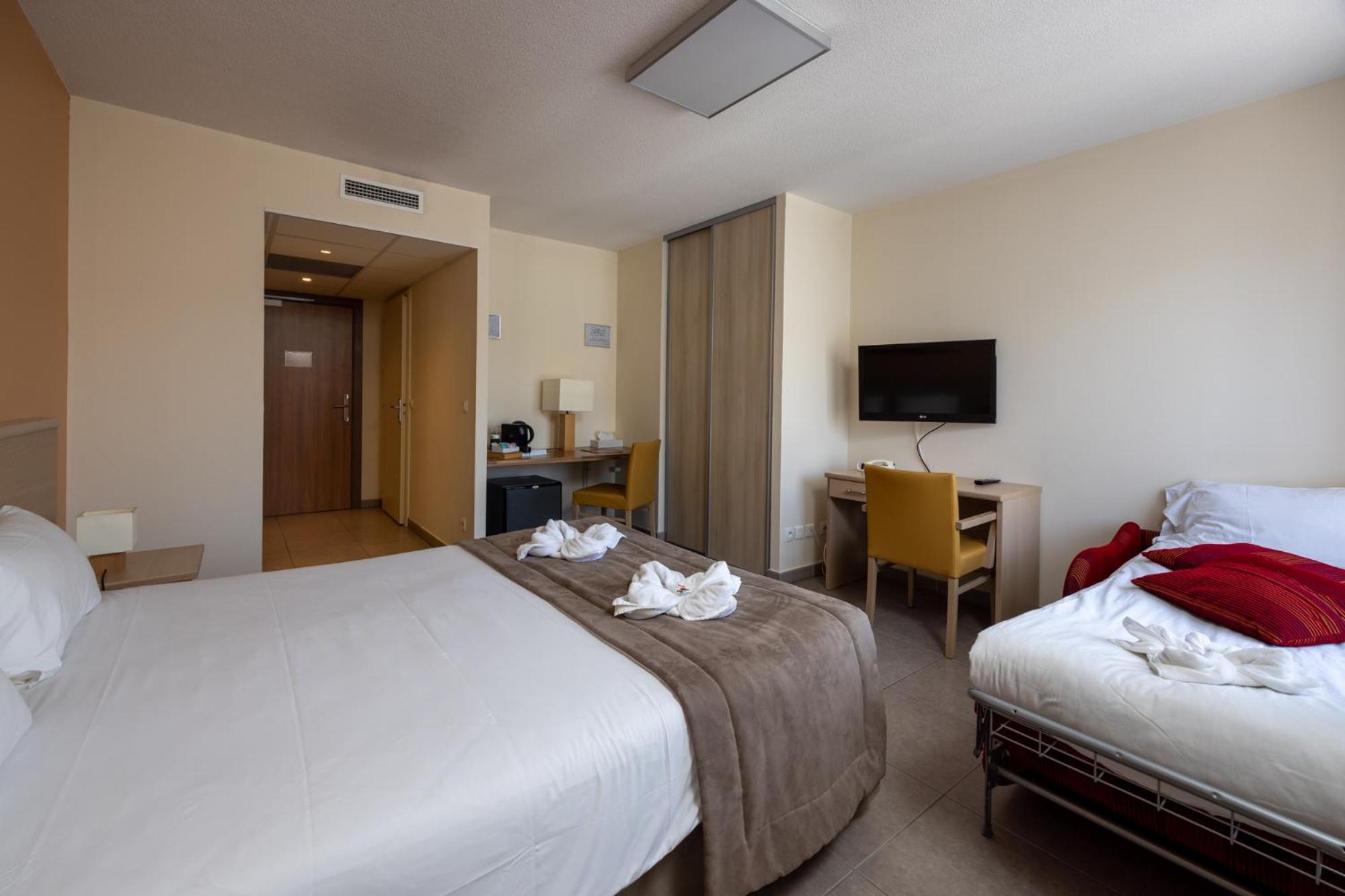 The Originals Boutique, Hotel L'Occitan, Aubagne La Destrousse Exterior photo