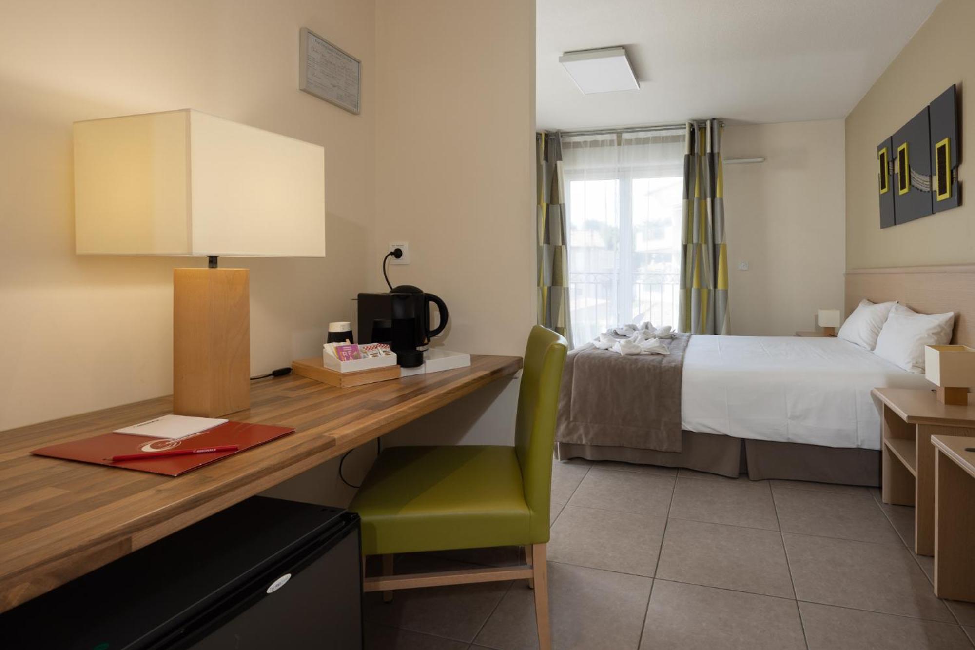 The Originals Boutique, Hotel L'Occitan, Aubagne La Destrousse Exterior photo