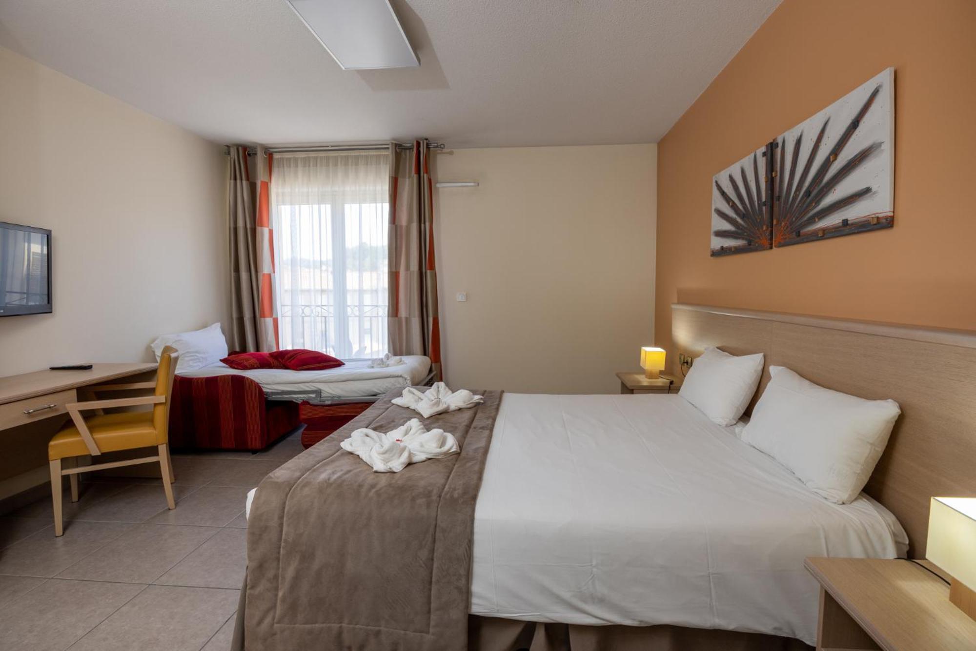 The Originals Boutique, Hotel L'Occitan, Aubagne La Destrousse Exterior photo