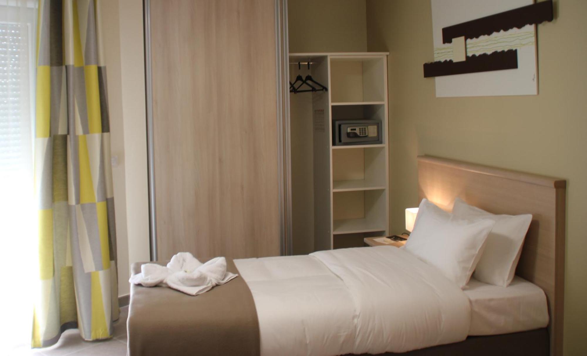 The Originals Boutique, Hotel L'Occitan, Aubagne La Destrousse Exterior photo
