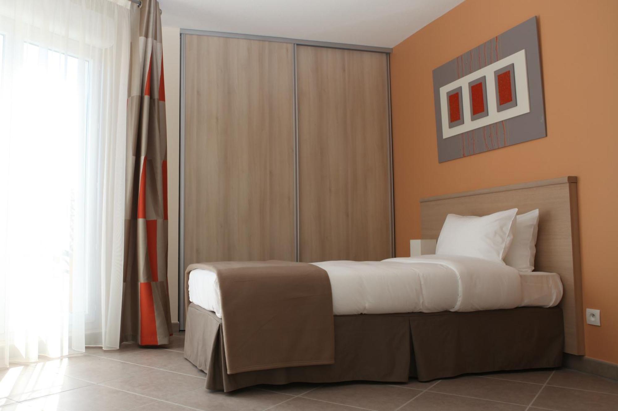 The Originals Boutique, Hotel L'Occitan, Aubagne La Destrousse Exterior photo