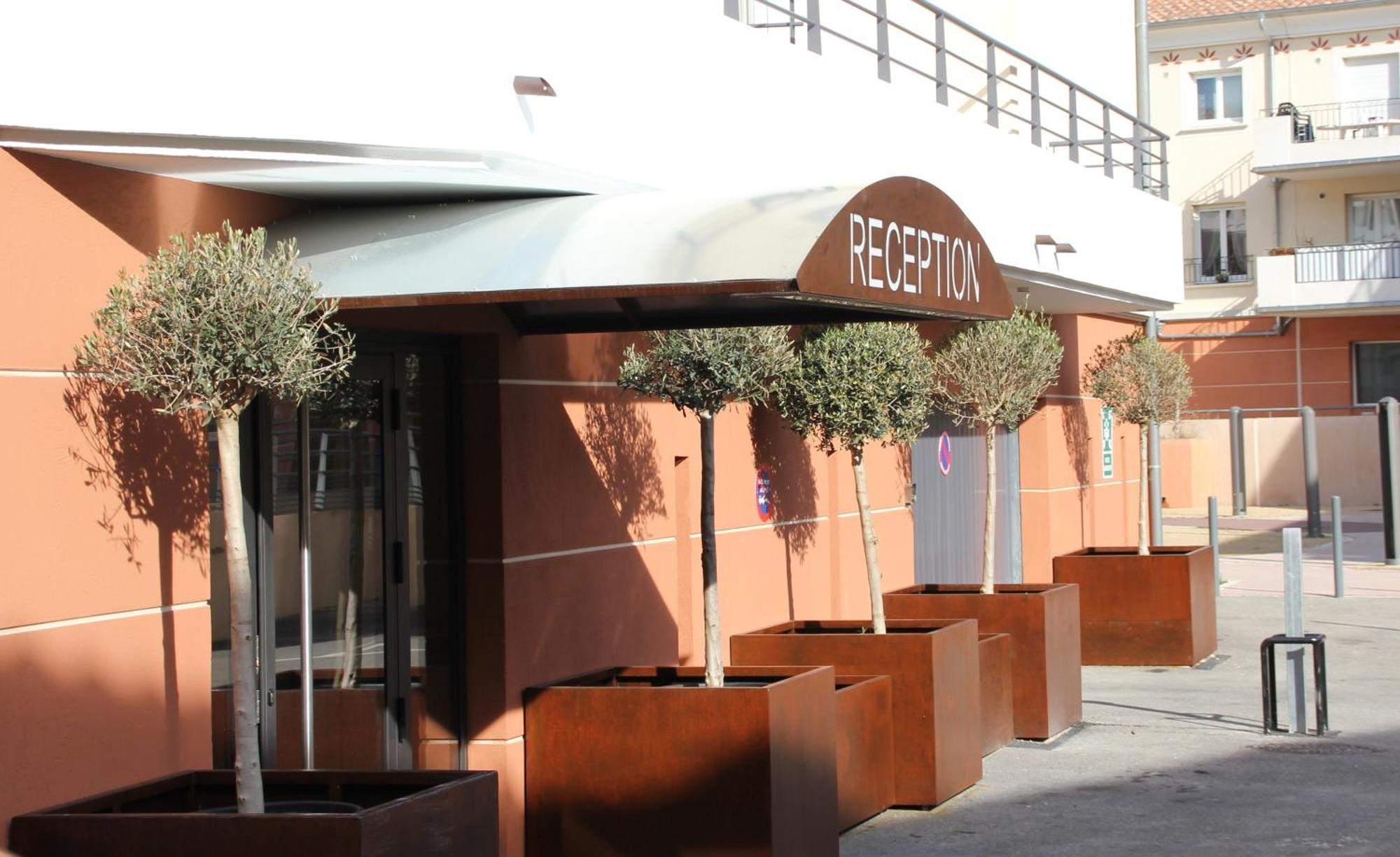 The Originals Boutique, Hotel L'Occitan, Aubagne La Destrousse Exterior photo