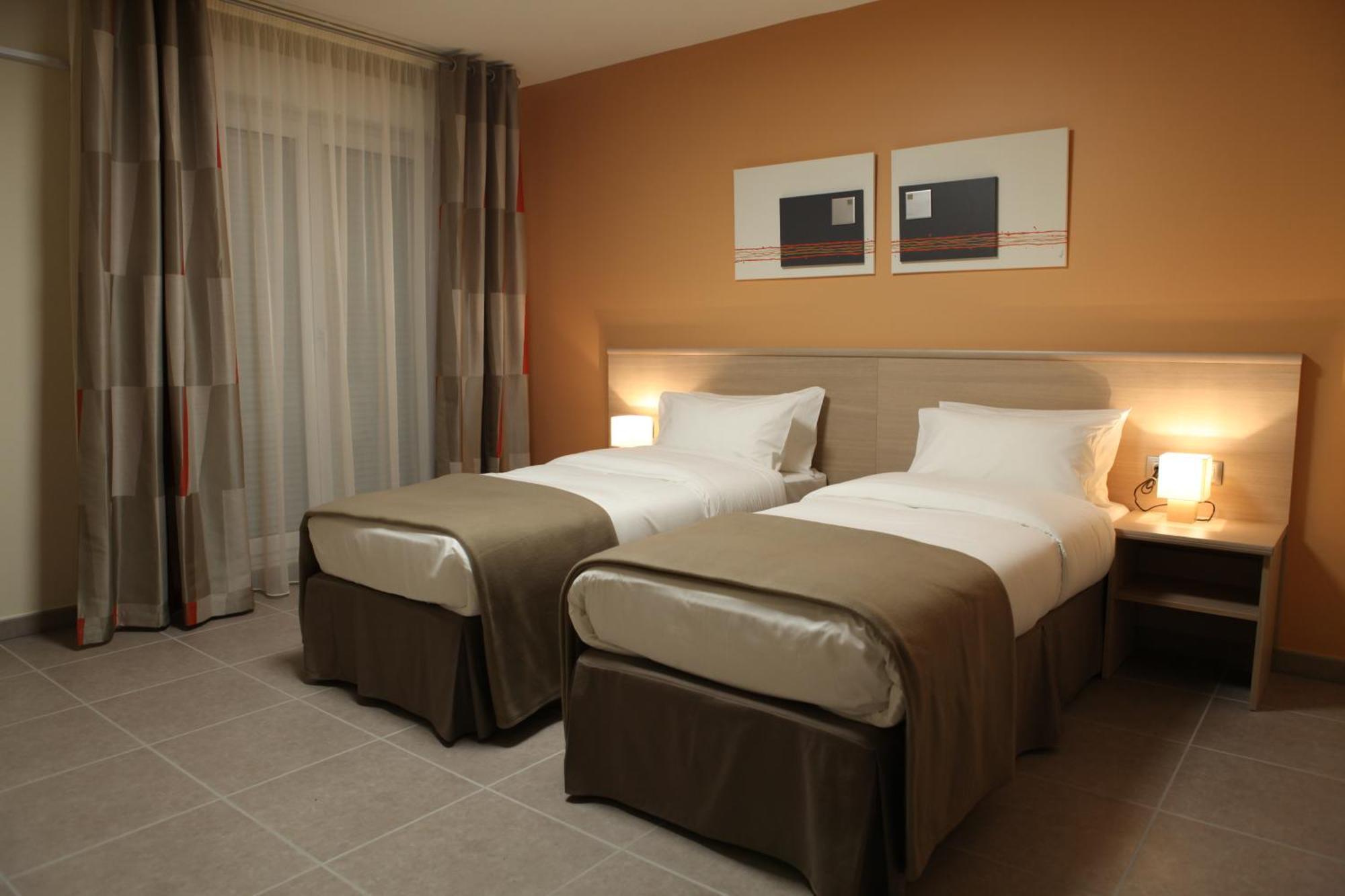 The Originals Boutique, Hotel L'Occitan, Aubagne La Destrousse Exterior photo