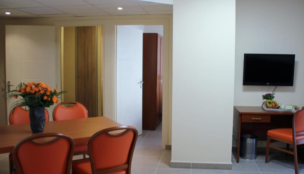 The Originals Boutique, Hotel L'Occitan, Aubagne La Destrousse Room photo
