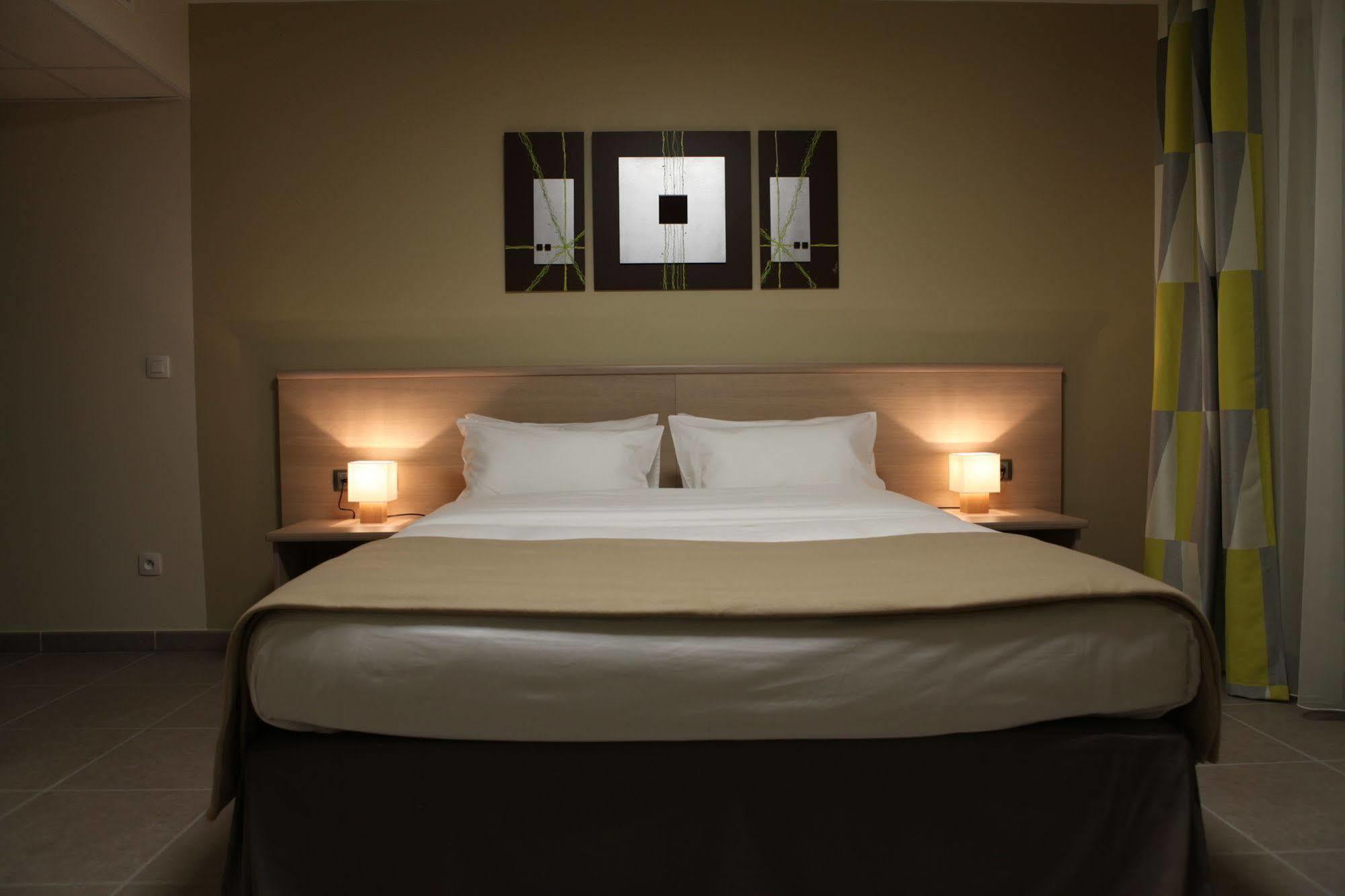 The Originals Boutique, Hotel L'Occitan, Aubagne La Destrousse Exterior photo