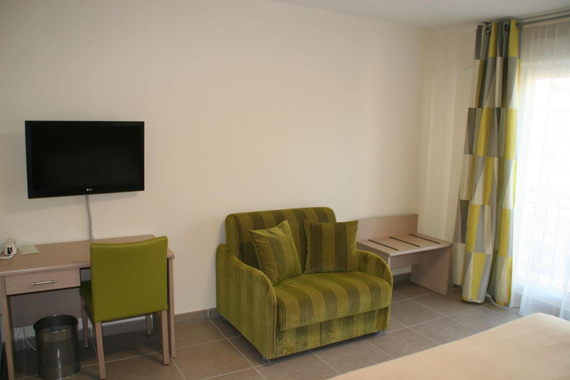 The Originals Boutique, Hotel L'Occitan, Aubagne La Destrousse Exterior photo