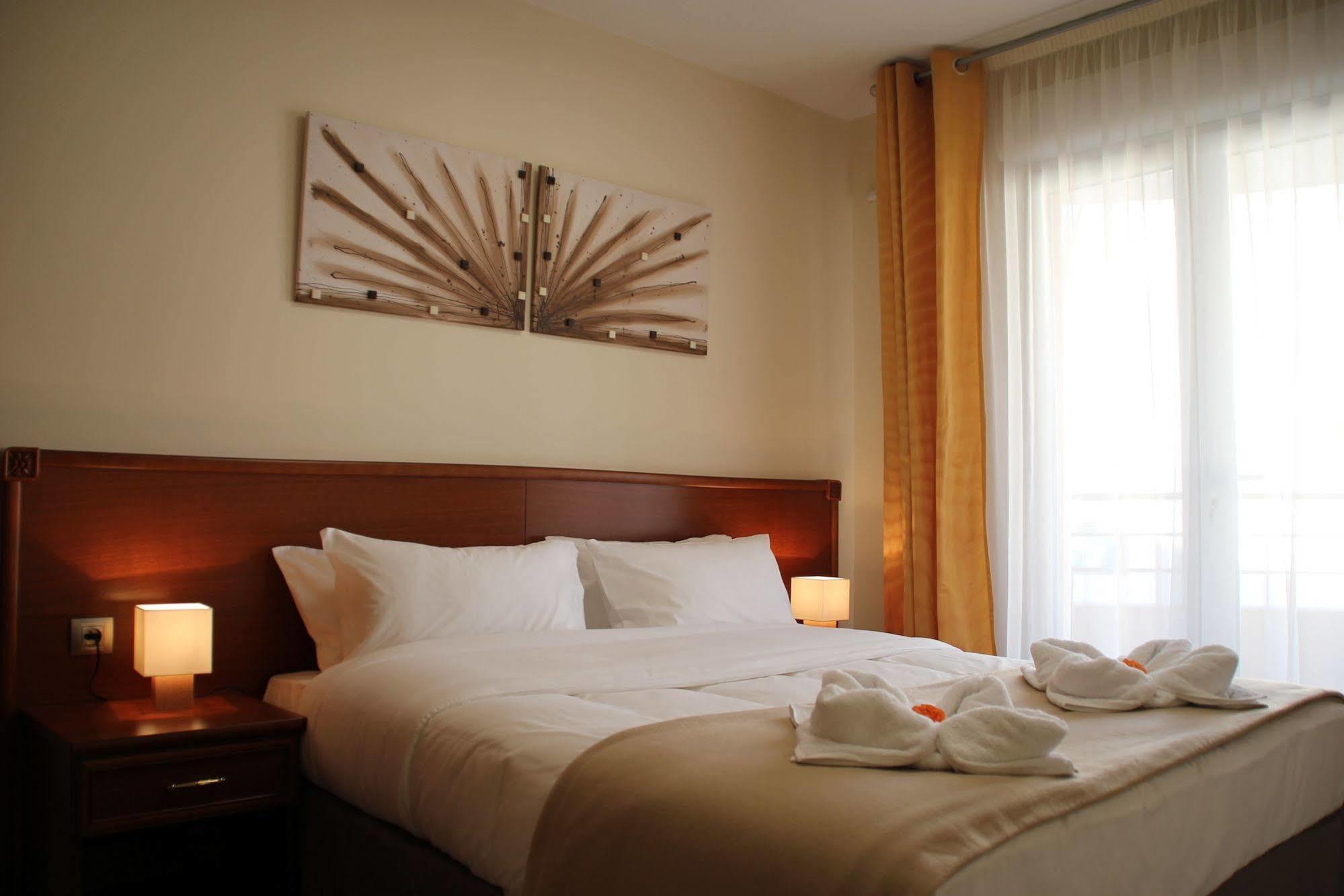 The Originals Boutique, Hotel L'Occitan, Aubagne La Destrousse Exterior photo