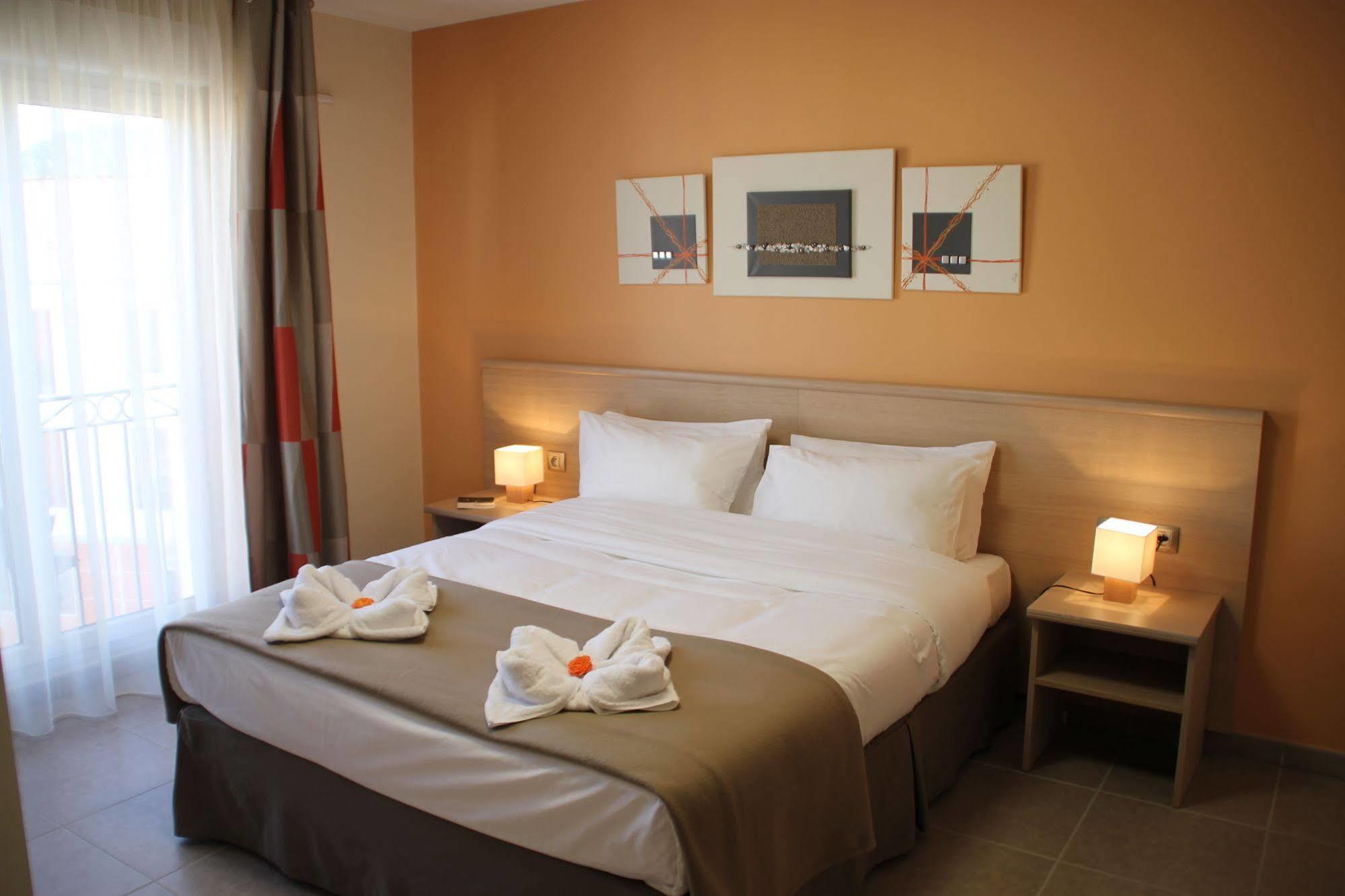 The Originals Boutique, Hotel L'Occitan, Aubagne La Destrousse Exterior photo