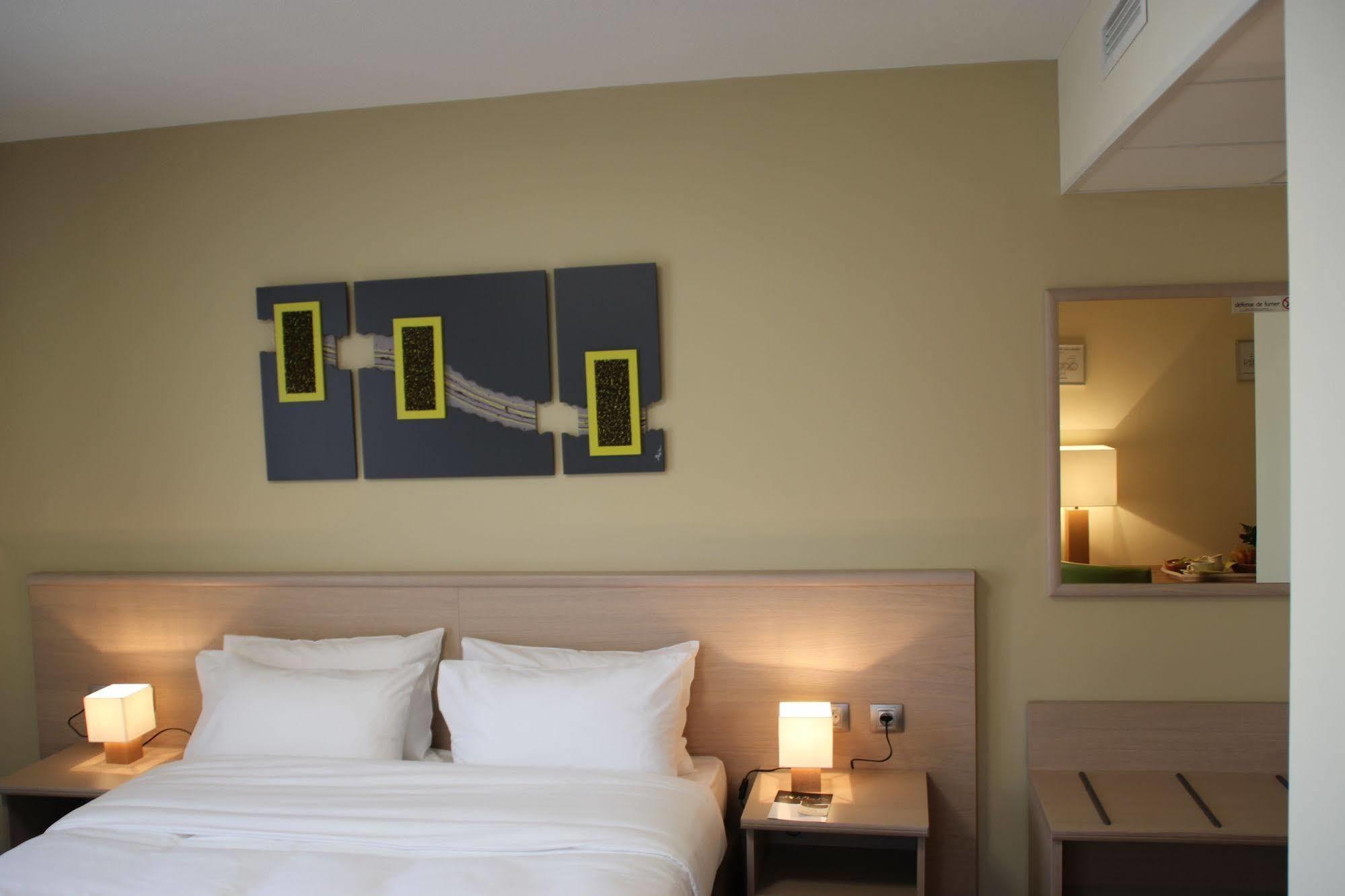 The Originals Boutique, Hotel L'Occitan, Aubagne La Destrousse Exterior photo