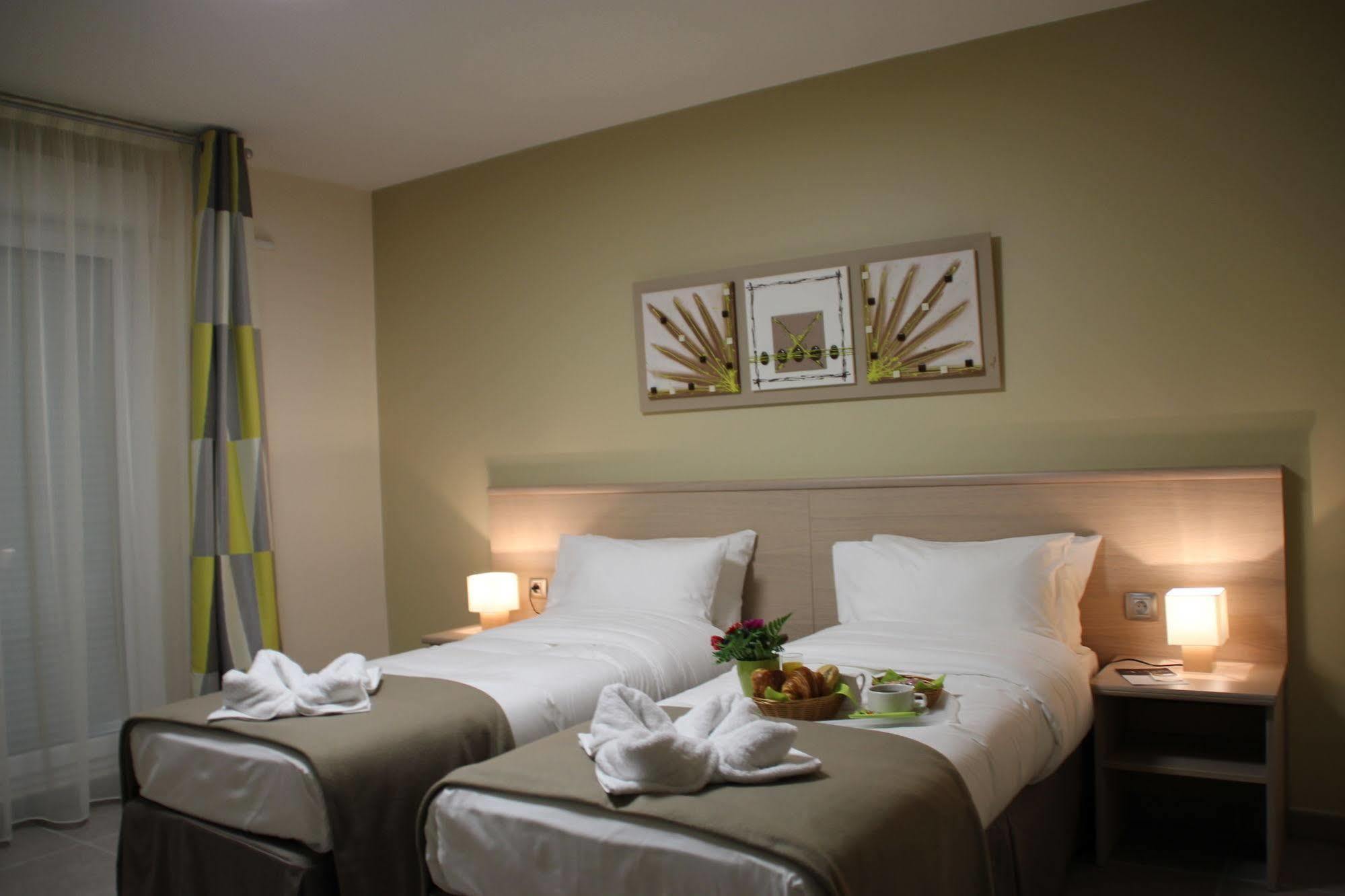 The Originals Boutique, Hotel L'Occitan, Aubagne La Destrousse Exterior photo