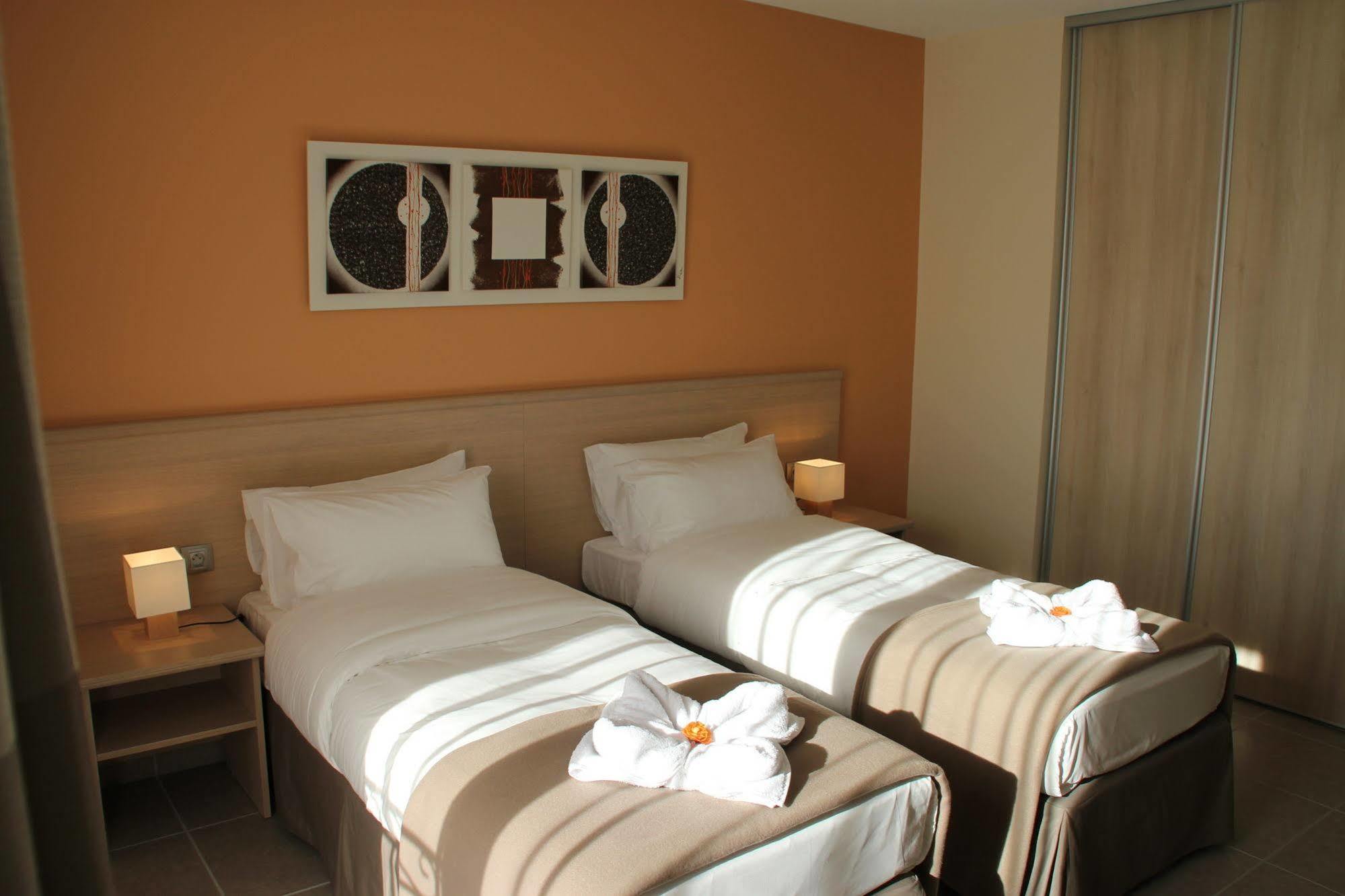 The Originals Boutique, Hotel L'Occitan, Aubagne La Destrousse Exterior photo