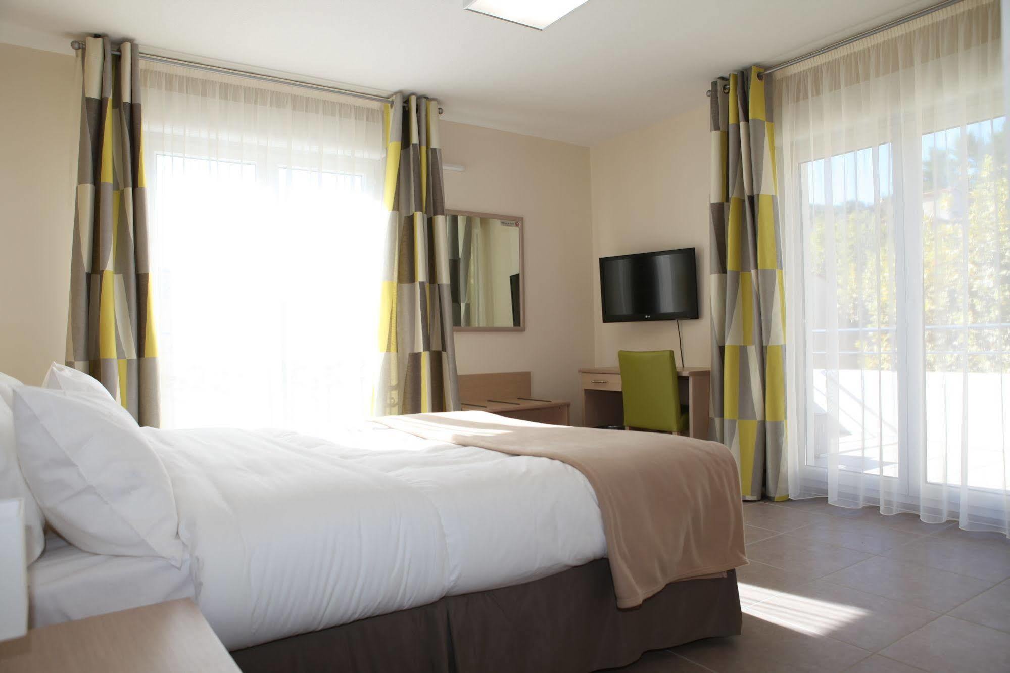 The Originals Boutique, Hotel L'Occitan, Aubagne La Destrousse Exterior photo