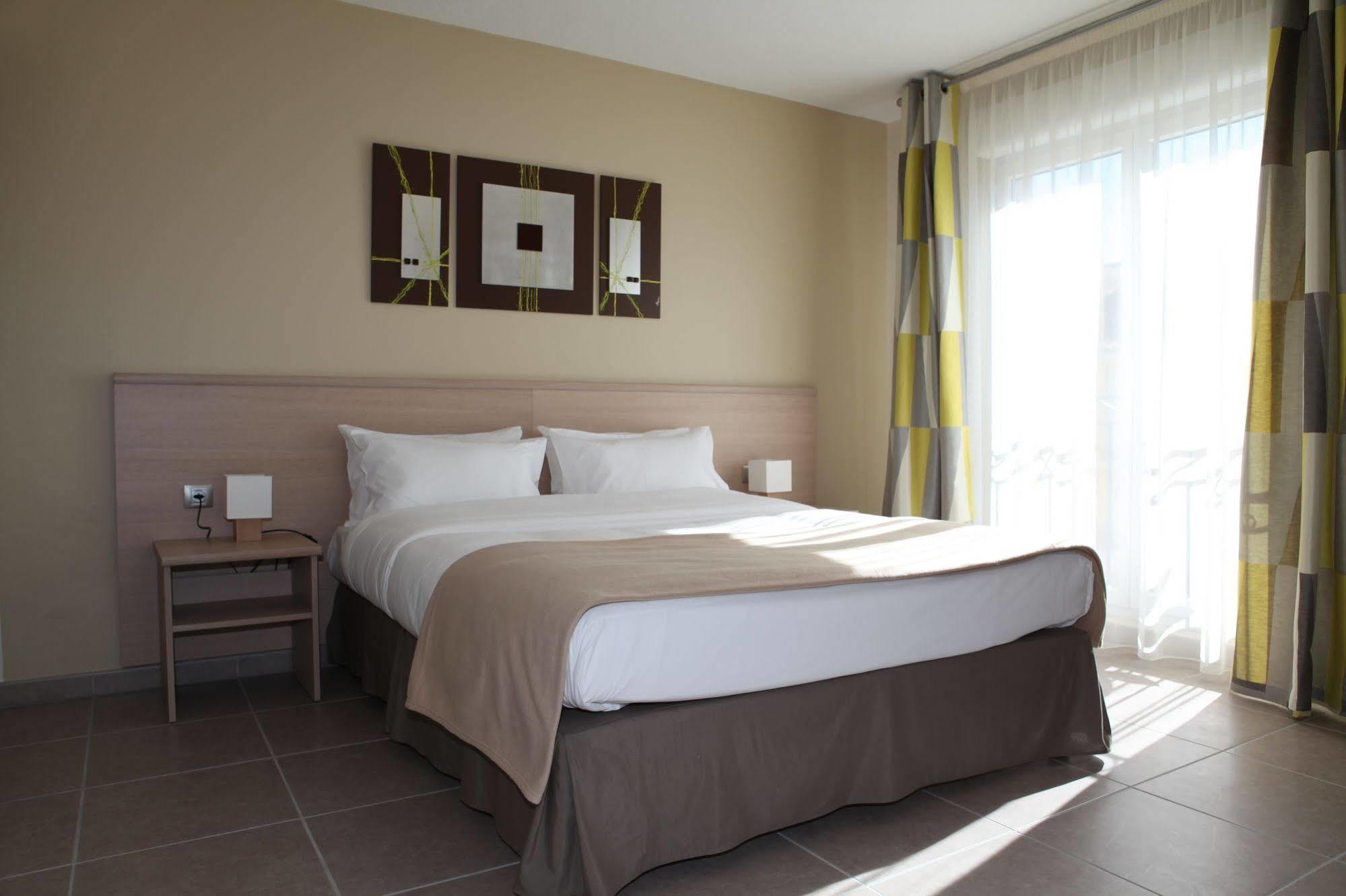 The Originals Boutique, Hotel L'Occitan, Aubagne La Destrousse Exterior photo