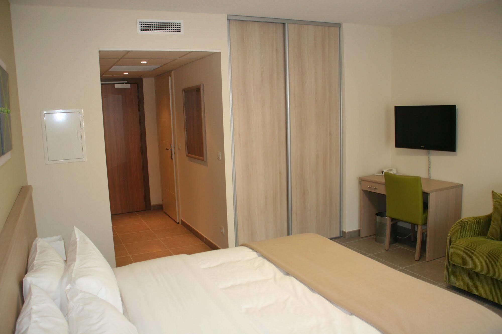 The Originals Boutique, Hotel L'Occitan, Aubagne La Destrousse Exterior photo